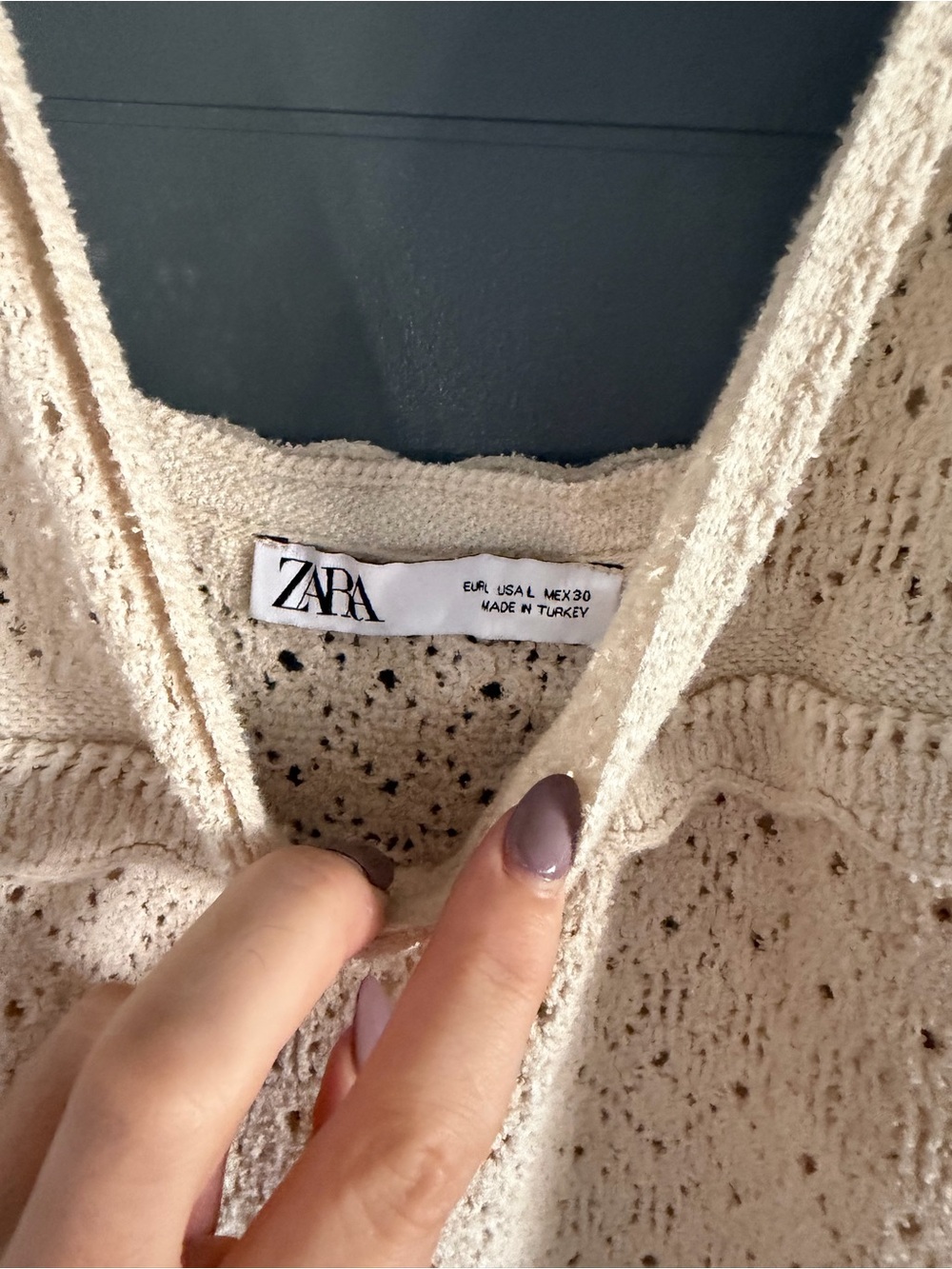 Zara Speckled Cream V-Neck Knit Sweater